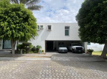 Casa · 398m² · 3 Recámaras · 3 Estacionamientos · Casa en Venta con 398 m de Construcción. Lomas de Angelopolis 1