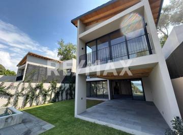 Casa de 4 habitaciones, Valle de Bravo · Casa en Venta en Valle de Bravo