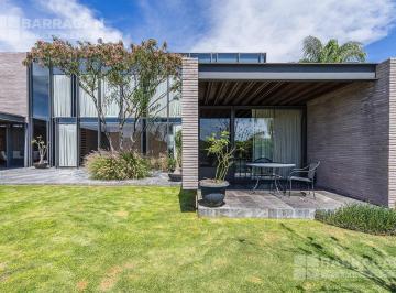 Casa · 495m² · 4 Recámaras · 3 Estacionamientos · Casa en Venta en El Campanario