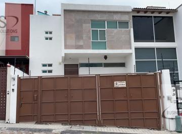 Casa · 160m² · 3 Recámaras · 2 Estacionamientos · Oportunidad Casa Venta Milenio III $3,650,000 Excelente Ubicación en Buen Estado Ti/d