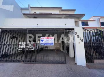 Casa · 370m² · 3 Recámaras · 2 Estacionamientos · Casa en Venta en Cumbres 5to Sector - (4)