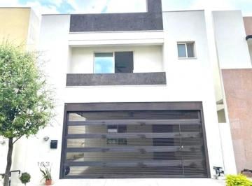 Casa de 3 habitaciones, Monterrey · Casa en Renta Cumbres San Agustín Tres Niveles