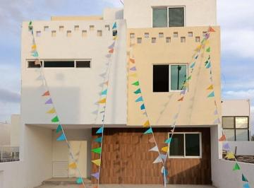 2bb1e23e0a60da95042f503eb3fd1b91cd06ebd0d921b58c0acabe4f384befc3 · Casa en Venta con Roof Top en Zakia, Querétaro