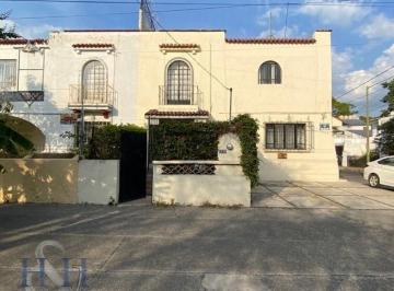 Casa de 3 habitaciones, Guadalajara · Casa en Venta Colonia Americana con Uso de Suelo Mixto en Av La Paz