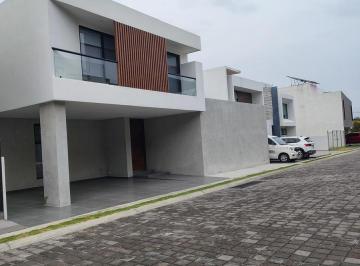 Casa · 289m² · 4 Recámaras · 2 Estacionamientos · Casa en Venta "Morillotla" San Andrés Cholula, Puebla