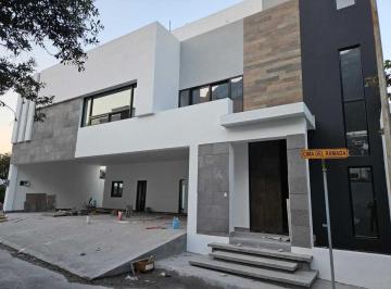 Casa de 4 habitaciones, Monterrey · Casa en Venta en Monterrey