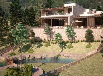 Casa en condominio de 4 habitaciones, Valle de Bravo · Casa en Venta en Avandaro.