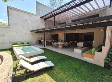 Casa en condominio de 5 habitaciones, Valle de Bravo · Casa en Venta en Valle de Bravo