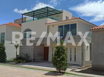 Casa · 338m² · 4 Recámaras · 4 Estacionamientos · Casa en Venta en Metepec, Casa en Condominio en Venta en Gran Quinta Luxury