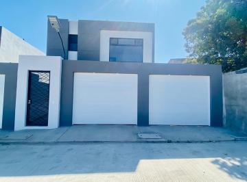 Casa de 4 habitaciones, Tijuana · Casa con 3 Habitaciones y un Estudio Amplio con 160 m² Superficie de Terreno en Venta, La Gloria