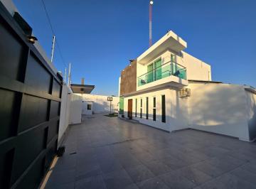 Casa · 200m² · 3 Recámaras · 8 Estacionamientos · Casa en Venta - (4)