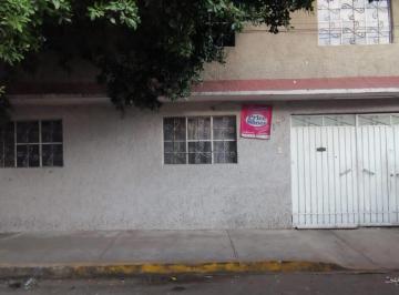 Casa de 10 habitaciones, Nezahualcóyotl · Amplia Casa Producto, Excelente Distribucion E Iluminacion