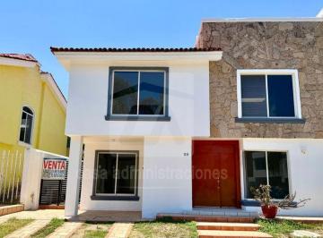 Casa en condominio · 224m² · 3 Recámaras · 2 Estacionamientos · Casa en Venta en Jardín Real