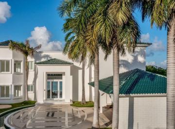 Casa en condominio · 790m² · 6 Recámaras · 3 Estacionamientos · Casa en Venta en Cancún en Residencial Lagos del Sol con Lujo y Exclusividad