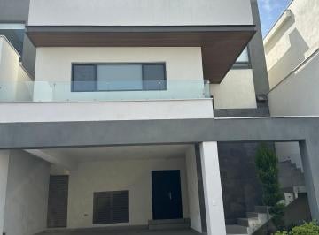 Fachada · Casa en Renta en Linces Puerta de Hierro Privada Bosco