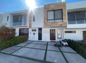 Casa · 128m² · 4 Recámaras · 2 Estacionamientos · Zakia Casa de 4 Recamaras en Venta Rah1810