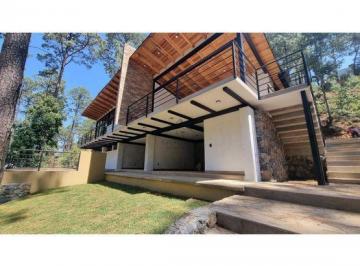 Casa de 5 habitaciones, Valle de Bravo · En Venta Casa Moderna con Vista Al Bosque