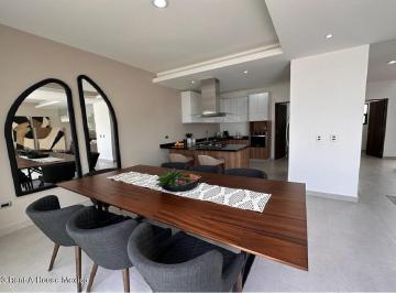 Casa · 251m² · 3 Recámaras · 2 Estacionamientos · Fray Junípero Casa Nueva de 3 Recamaras en Venta Rah4394