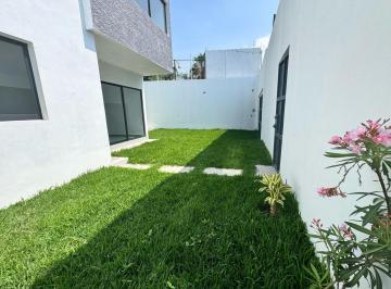 Casa · 165m² · 3 Recámaras · 2 Estacionamientos · Casa Sola Nueva en Venta con Alberca y Jardin en Lomas Trujillo, Emiliano Zapata Morelos
