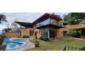 Casa de 4 habitaciones, Valle de Bravo · Casa Contemporanea en Venta