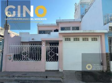 Casa · 160m² · 5 Recámaras · 1 Estacionamiento · Casa en en Venta, Mazatlán Sin. Colonia Jacarandas