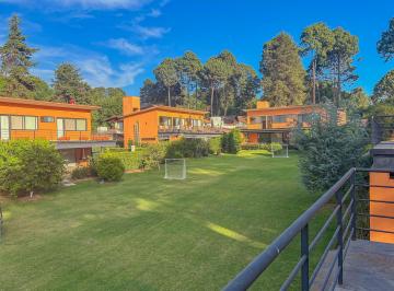 Casa · 200m² · 3 Recámaras · 4 Estacionamientos · Casa en Renta Dentro de Condominio en Avandaro Valle de Bravo