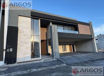Casa · 465m² · 4 Recámaras · 3 Estacionamientos · Casa en Venta en Bosques de Las Misiones Sector Reserva