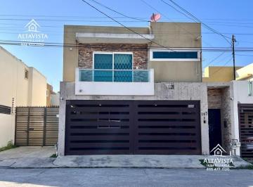 Casa · 235m² · 3 Recámaras · 2 Estacionamientos · Casa en Venta Unidad Nacional Cd. Madero