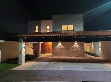 Casa · 356m² · 3 Recámaras · 2 Estacionamientos · Casa - Arcos de San Miguel