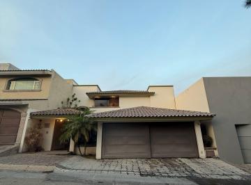 Casa de 3 habitaciones, León · Casa 3 Recámaras, 390 m² Terreno en Jardines del Campestre en Venta