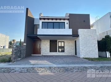 Casa · 325m² · 4 Recámaras · 2 Estacionamientos · Casa en Venta en La Vista Residencial