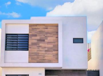 Casa · 104m² · 3 Recámaras · 2 Estacionamientos · Casa en Fraccionamiento Valle Alto