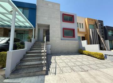 Casa de 2 habitaciones, Morelia · Casa en Venta en Altozano, Morelia, Michoacán