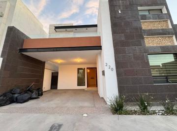 Casa de 4 habitaciones, Arteaga · Se Renta Bonita Casa en Fraccionamiento Privado Al Norte de Saltillo