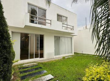 Casa · 380m² · 4 Recámaras · 3 Estacionamientos · Casa con Gran Jardin en Venta Col. Tangamanga