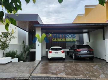 Casa de 4 habitaciones, Morelia · Casa en Venta en Lomas de Las Américas Sur con Alberca