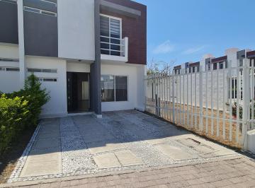 Casa en condominio de 3 habitaciones, Querétaro · Casa en Venta Inversión Fraccionamiento Residencial Palmares con Jardín Grande