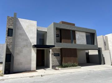 Casa de 4 habitaciones, Saltillo · Se Vende Hermosa Casa en Fraccionamiento Privado Al Norte de Saltillo