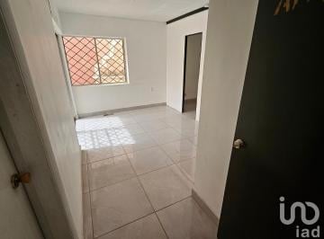Local comercial · 300m² · 10 Recámaras · 4 Estacionamientos · Local en Renta por Raza y Lopez