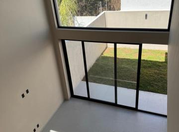 Casa · 240m² · 5 Recámaras · Casa Nueva de 5 Habitaciones