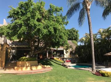 Casa · 833m² · 4 Recámaras · 6 Estacionamientos · Casa en Venta, Maravillas, Cuernavaca Norte