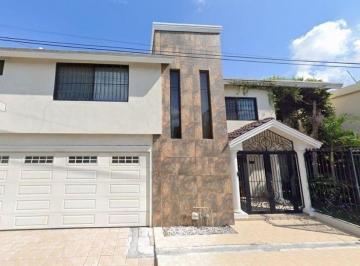 Casa de 3 habitaciones, San Nicolás de los Garza · Hermosa Casa en Venta, con Espacios Muy Amplios, Zona San Nicolas de Los Garza!