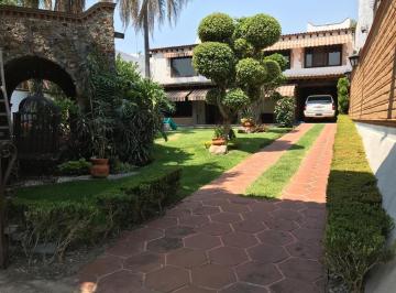 Casa de 4 habitaciones, Cuernavaca · Casa con 798 m² de Superficie de Terreno, 4 Recámaras en Venta en Vista Hermosa