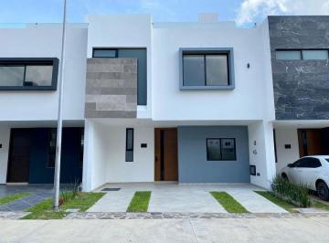 Casa en condominio de 4 habitaciones, Zapopan · Casa en Venta en Valle Imperial (Coto Cerezos)