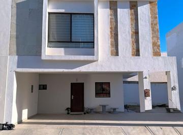 Casa · 300m² · 4 Recámaras · 2 Estacionamientos · Casa en Venta en Col Cerradas de Rinconada, Apodaca N. L.