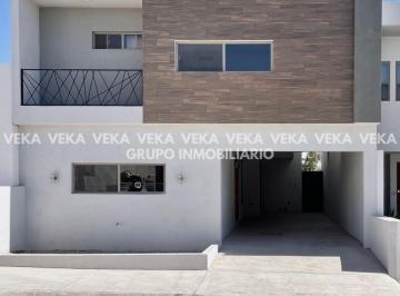 Casa · 260m² · 4 Recámaras · 2 Estacionamientos · Casa en Venta en Fracc. Valdivia