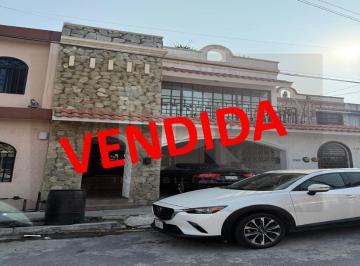 Casa · 200m² · 2 Recámaras · 2 Estacionamientos · Bonita Casa en Balcones de Santo Domingo