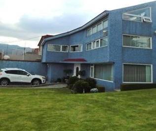 fachada interior · Casa con Gran Jardín