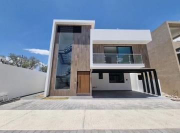 Casa en condominio · 350m² · 3 Recámaras · 3 Estacionamientos · Venta de Casa en Residencial Amalfi en Metepec