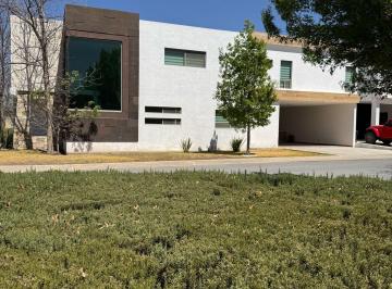 Casa de 3 habitaciones, Saltillo · Casa en Renta en Residencial Peña Alta, Saltillo Norte
